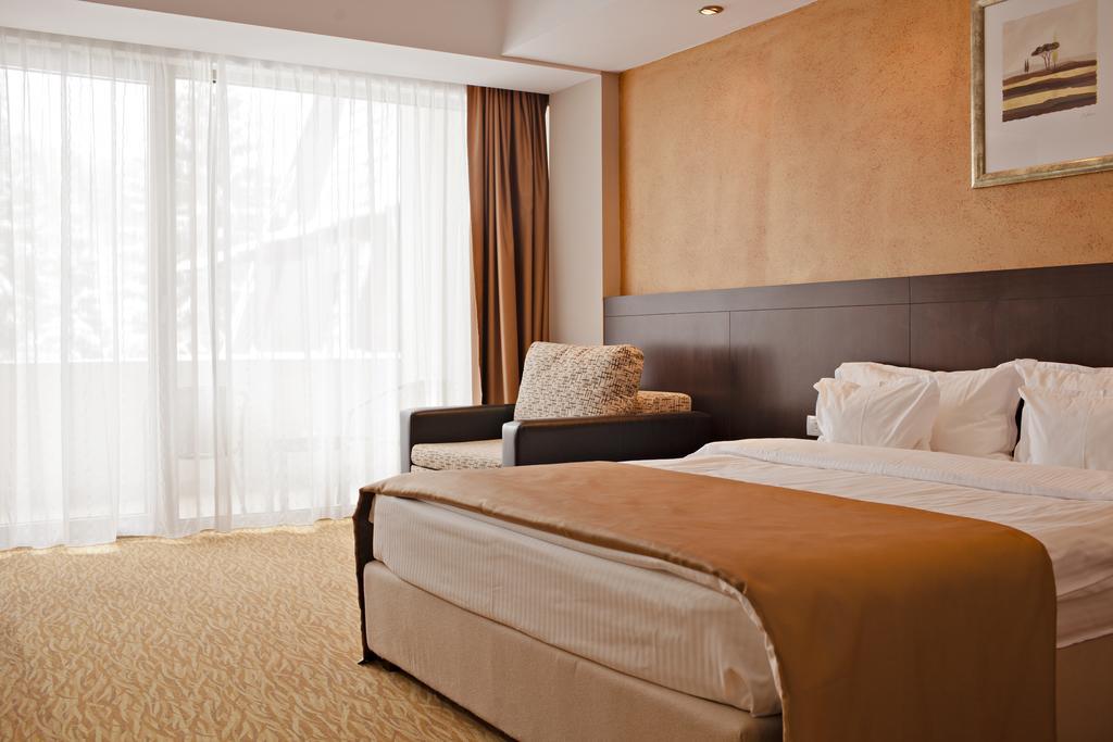 Hotel Clermont Covasna Bagian luar foto