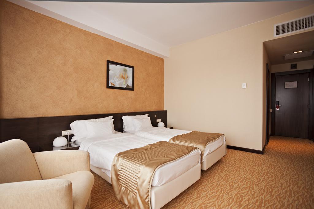 Hotel Clermont Covasna Bagian luar foto