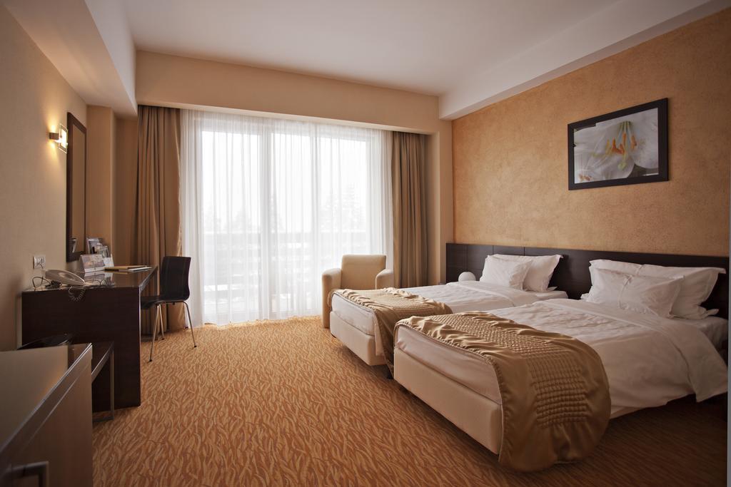 Hotel Clermont Covasna Bagian luar foto