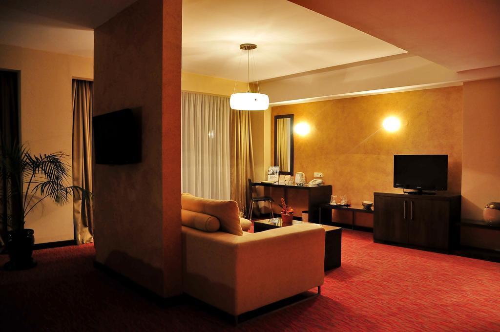 Hotel Clermont Covasna Bagian luar foto