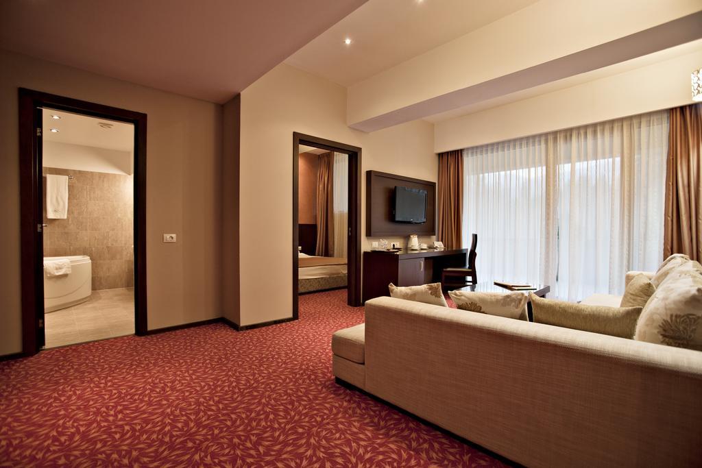 Hotel Clermont Covasna Bagian luar foto