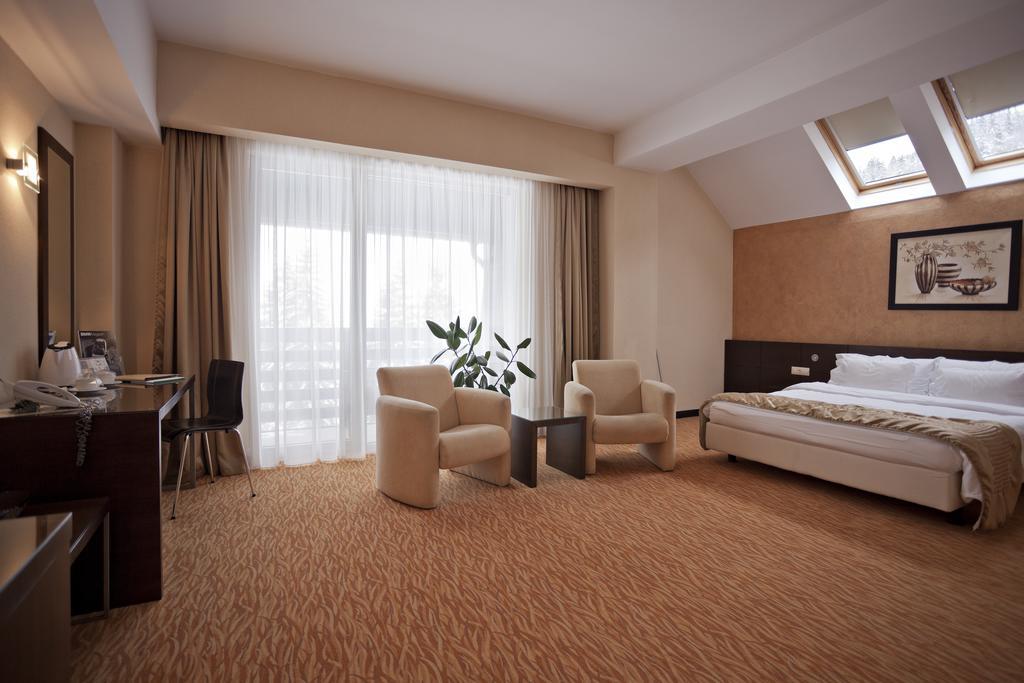 Hotel Clermont Covasna Bagian luar foto