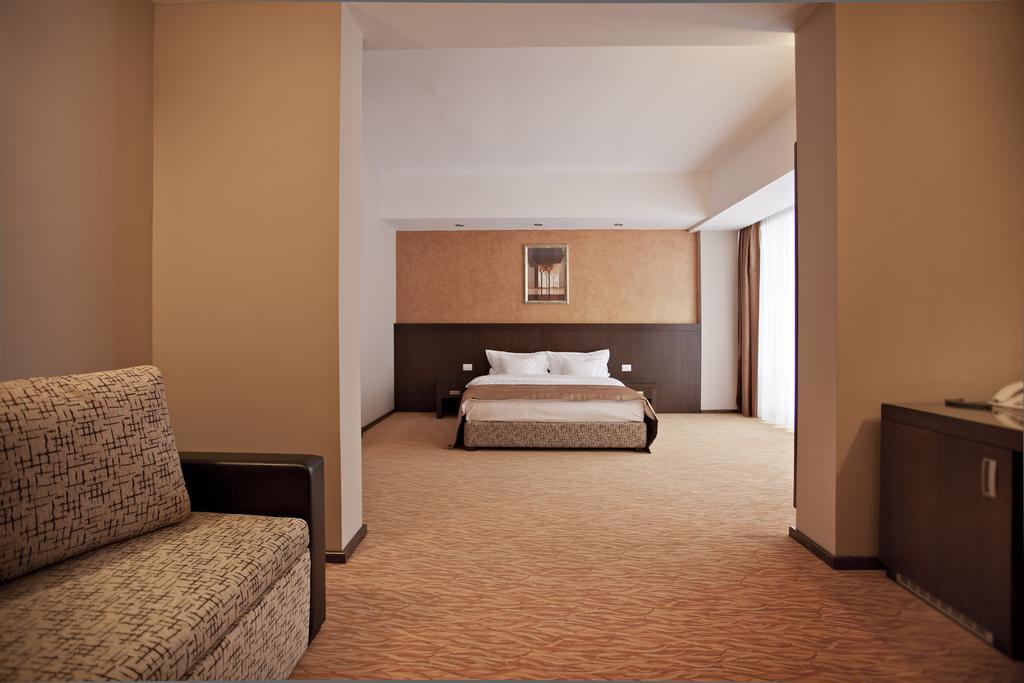 Hotel Clermont Covasna Bagian luar foto