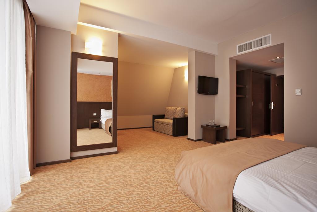 Hotel Clermont Covasna Bagian luar foto