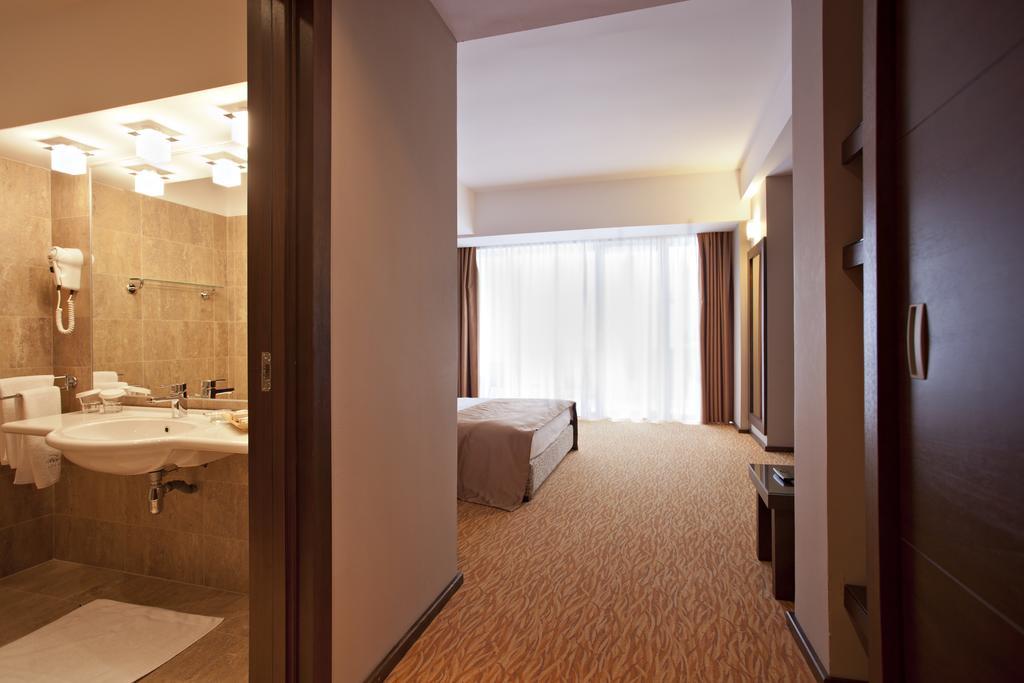 Hotel Clermont Covasna Bagian luar foto