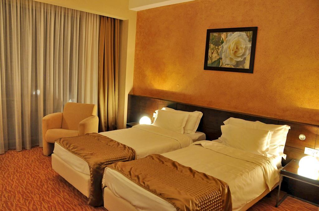 Hotel Clermont Covasna Bagian luar foto