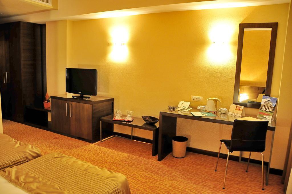 Hotel Clermont Covasna Bagian luar foto